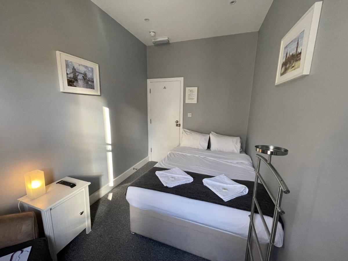 Tweepersoonskamer met Gedeelde Badkamer
