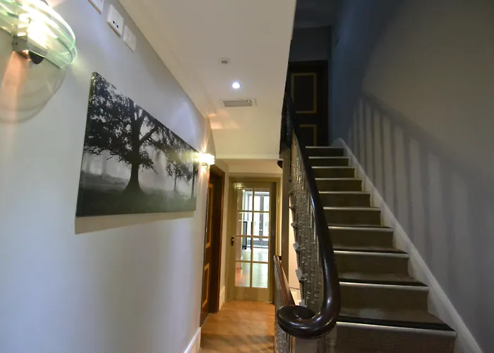  Hyde Park Suites