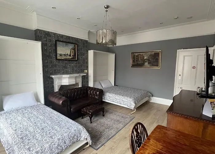  Charlotte Guest House
