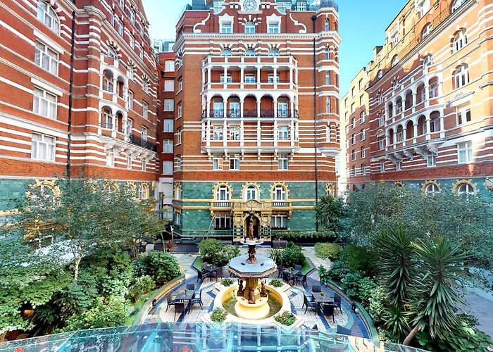 Golf hotel: St. James' Court, A Taj Hotel, London