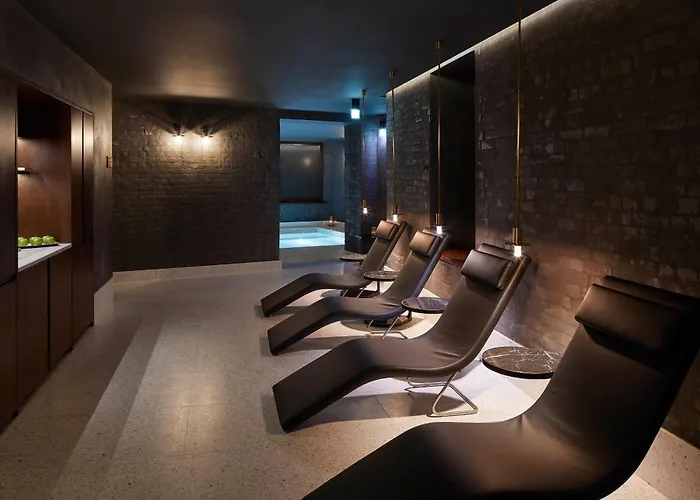 Golf hotel: St. James' Court, A Taj Hotel, London