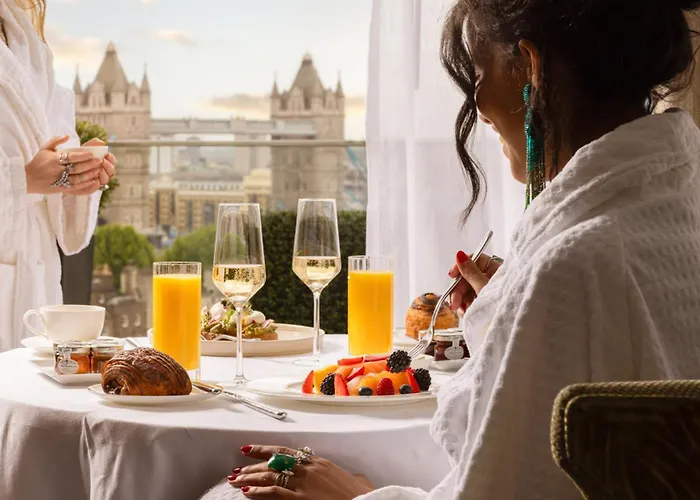 Jacuzzi hotel: Four Seasons Hotel London At Tower Bridge