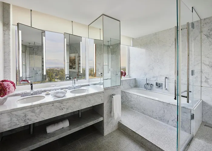 Resort: Royal Lancaster London